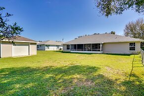 Walk to Lake: Home w/ Screened Porch in Sebring!