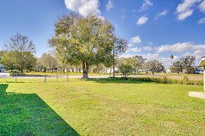 Walk to Lake: Home w/ Screened Porch in Sebring!