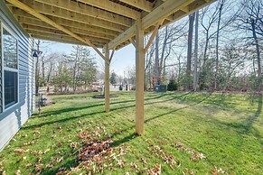 30 Mi to Downtown DC: Charming Dale City Townhome!