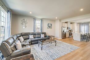 30 Mi to Downtown DC: Charming Dale City Townhome!