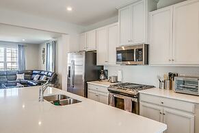 30 Mi to Downtown DC: Charming Dale City Townhome!