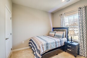 30 Mi to Downtown DC: Charming Dale City Townhome!
