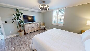 Dolphin Point 105b 2 Bedroom Condo by RedAwning