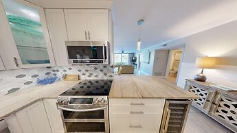 Dolphin Point 105b 2 Bedroom Condo by RedAwning