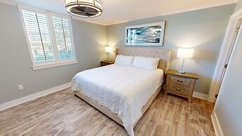 Dolphin Point 105b 2 Bedroom Condo by RedAwning