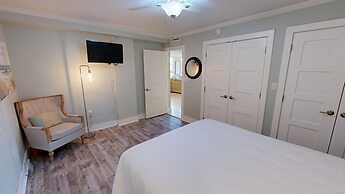 Dolphin Point 105b 2 Bedroom Condo by RedAwning