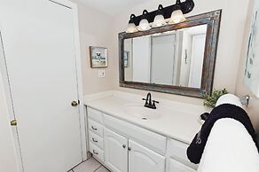 Beach House 305b 1 Bedroom Condo by RedAwning