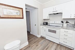 Beach House 305b 1 Bedroom Condo by RedAwning