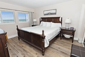 Beach House 305b 1 Bedroom Condo by RedAwning