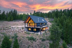 Mountain Vista 3 Bedroom Chalet by RedAwning