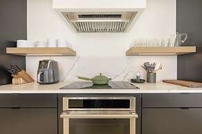 Mountain Vista 3 Bedroom Chalet by RedAwning