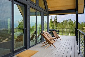 Mountain Vista 3 Bedroom Chalet by RedAwning