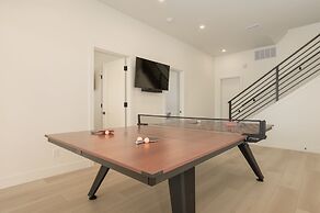 Mountain Vista 3 Bedroom Chalet by RedAwning