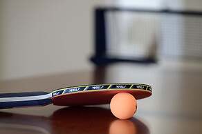 Mountain Vista 3 Bedroom Chalet by RedAwning