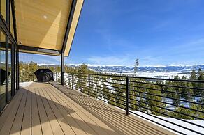 Mountain Vista 3 Bedroom Chalet by RedAwning