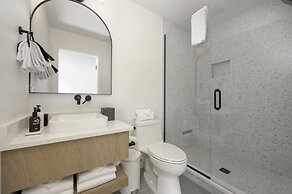 Mountain Vista 3 Bedroom Chalet by RedAwning