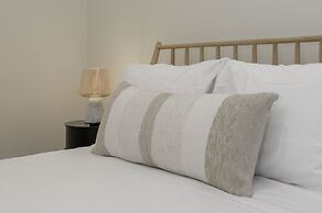 Mountain Vista 3 Bedroom Chalet by RedAwning