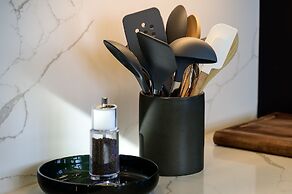 Mountain Vista 3 Bedroom Chalet by RedAwning