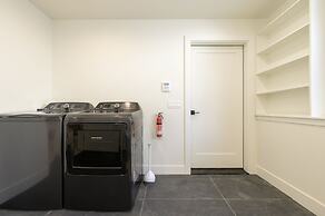 Mountain Vista 3 Bedroom Chalet by RedAwning