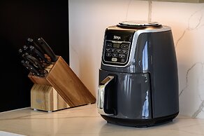 Mountain Vista 3 Bedroom Chalet by RedAwning