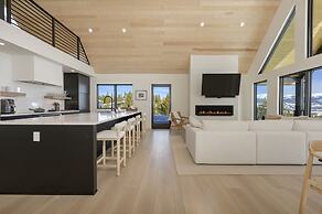 Mountain Vista 3 Bedroom Chalet by RedAwning