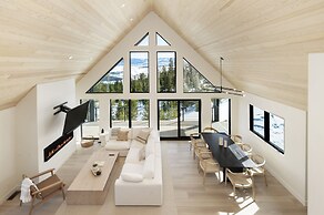 Mountain Vista 3 Bedroom Chalet by RedAwning