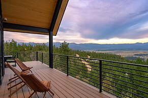 Mountain Vista 3 Bedroom Chalet by RedAwning