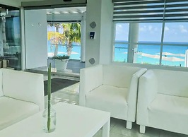 Oceanfront Studio Magnificent Views