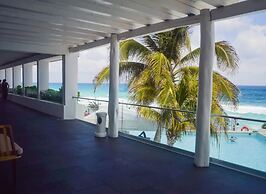 Oceanfront Studio Magnificent Views