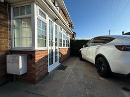 Sandringham House Serene Escape Cottage