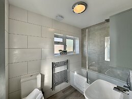 Sandringham House Serene Escape Cottage