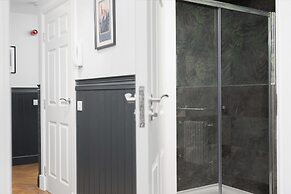 312 Reid's Corner - by Stay Dunfermline