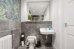 312 Reid's Corner - by Stay Dunfermline