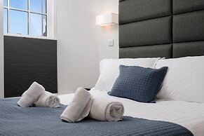 312 Reid's Corner - by Stay Dunfermline