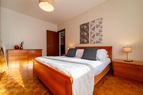 Scarlet Apartment With Garden by Wonderful Italy