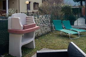 Scarlet Apartment With Garden by Wonderful Italy