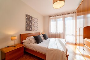 Scarlet Apartment With Garden by Wonderful Italy