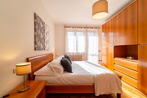 Scarlet Apartment With Garden by Wonderful Italy