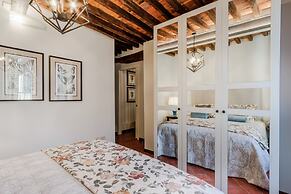 Casa Genny in Lucca With 1 Bedrooms and 1 Bathrooms