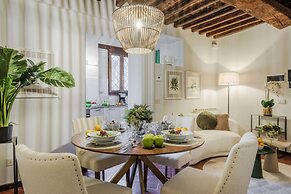 Casa Genny in Lucca With 1 Bedrooms and 1 Bathrooms