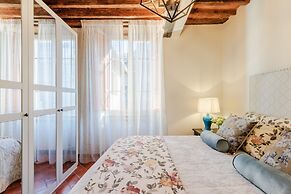 Casa Genny in Lucca With 1 Bedrooms and 1 Bathrooms