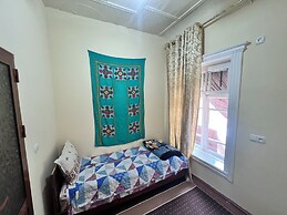 Fayz Guest House