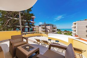 Mabel - The Rooftop Experience