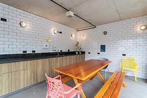 Caza Noz - Studios com ótima estrutura e área comum próximo da USP e B