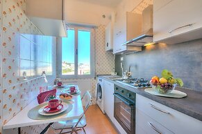 Sofy Apartment- Sea View & Private Parking