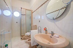 Sofy Apartment- Sea View & Private Parking