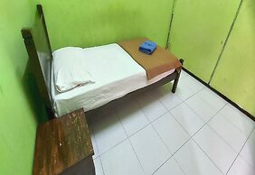 OYO 90937 Tanjak Hotel