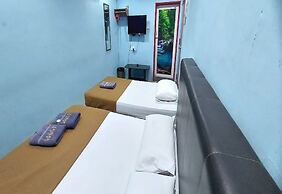 OYO 90937 Tanjak Hotel