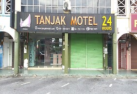 OYO 90937 Tanjak Hotel