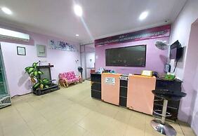 OYO 90937 Tanjak Hotel